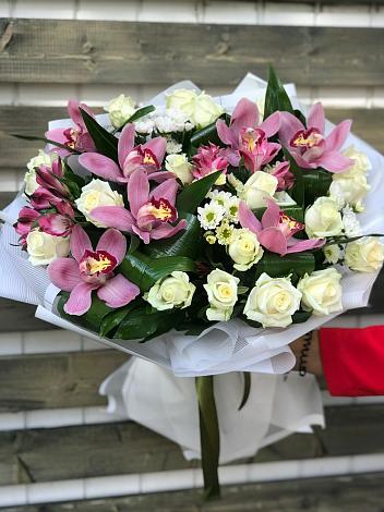 Букет цветов из: Розы и Хризантемы в Выкса