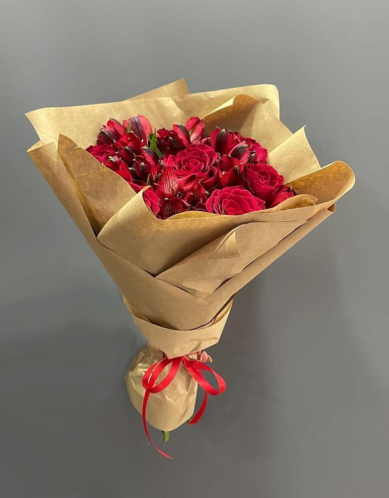 Букет цветов из: Альстромерии и Розы в Выкса