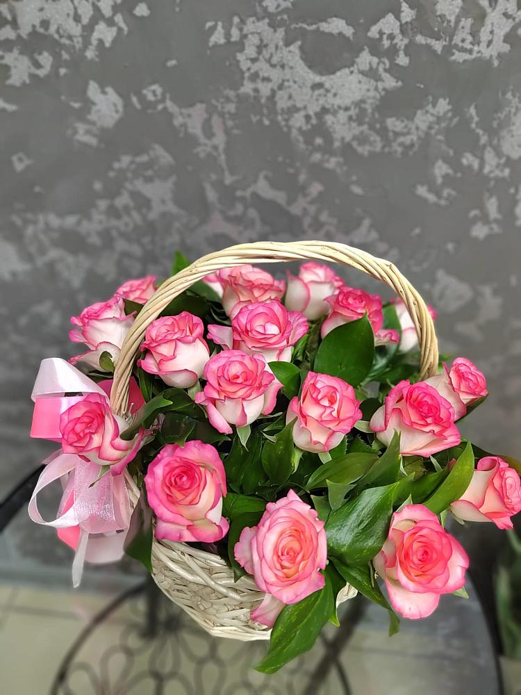Цветочная композиция из Розы в корзине в Выкса