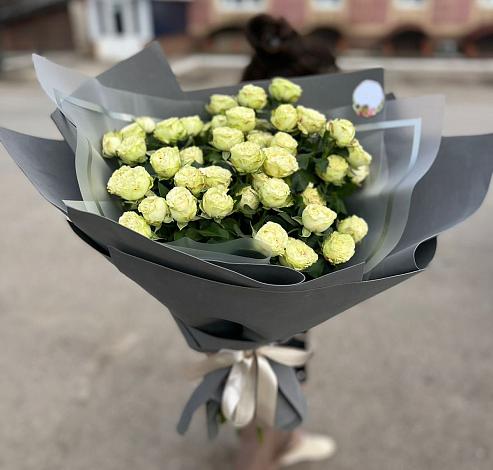 Букет Белые кустовые розы Солинеро в Выкса