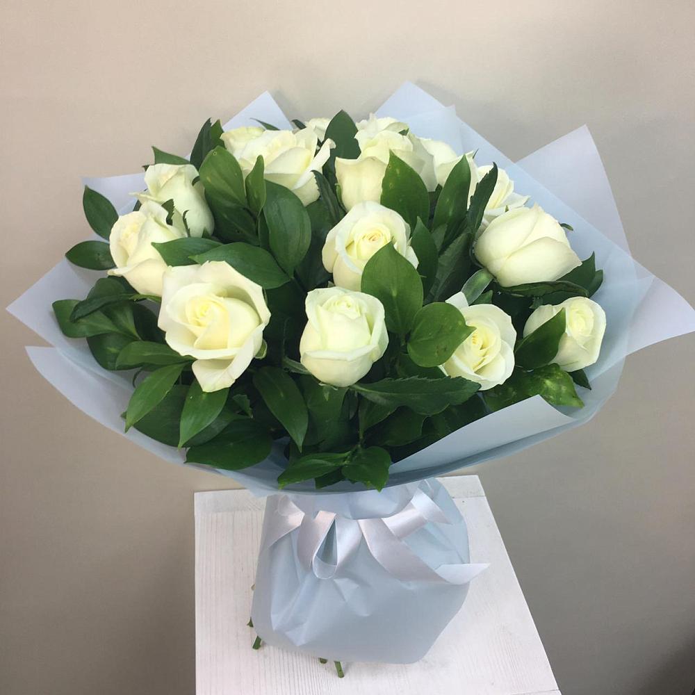 Букет 15 Белых роз Проуд в Выкса