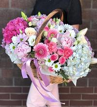 Композиция солнечный день в Выкса Цветочная композиция из Розы, Хризантемы, Пионы и Лизиантусы в корзине в Выкса