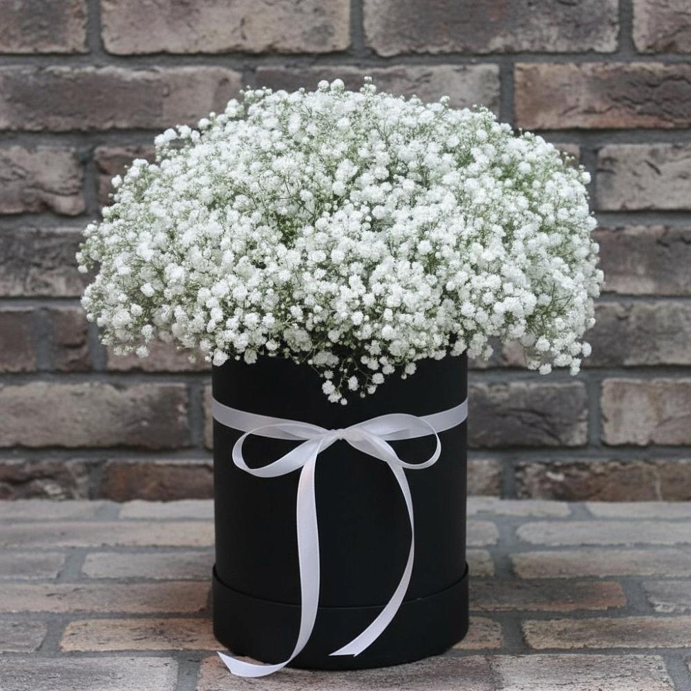 Цветочная композиция из Гипсофила в шляпной коробке в Выкса