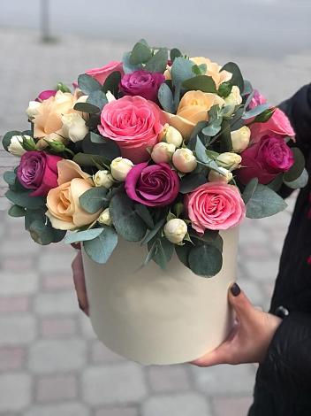Цветочная композиция из Розы в шляпной коробке в Выкса