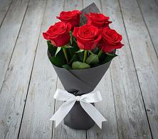 Букет 5 Красных роз Эдлесс Лав в Выкса