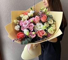 Букет цветов из:  Розы, Лизиантусы и Гвоздики #REPLACE_PRED# Выкса