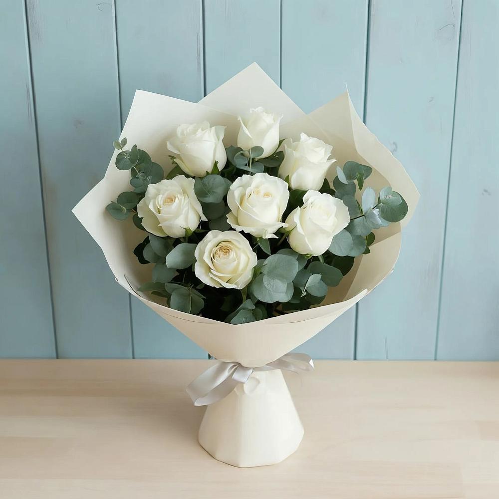 Букет Белые розы в Эвкалипте в Выкса