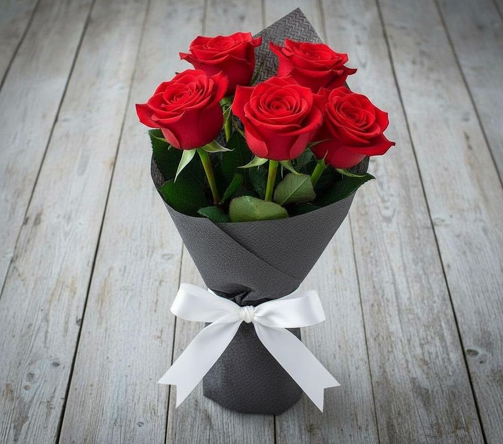 Букет 5 Красных роз Эдлесс Лав в Выкса