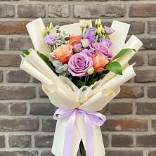 Букет цветов из:  Лизиантусы и Розы в Выкса