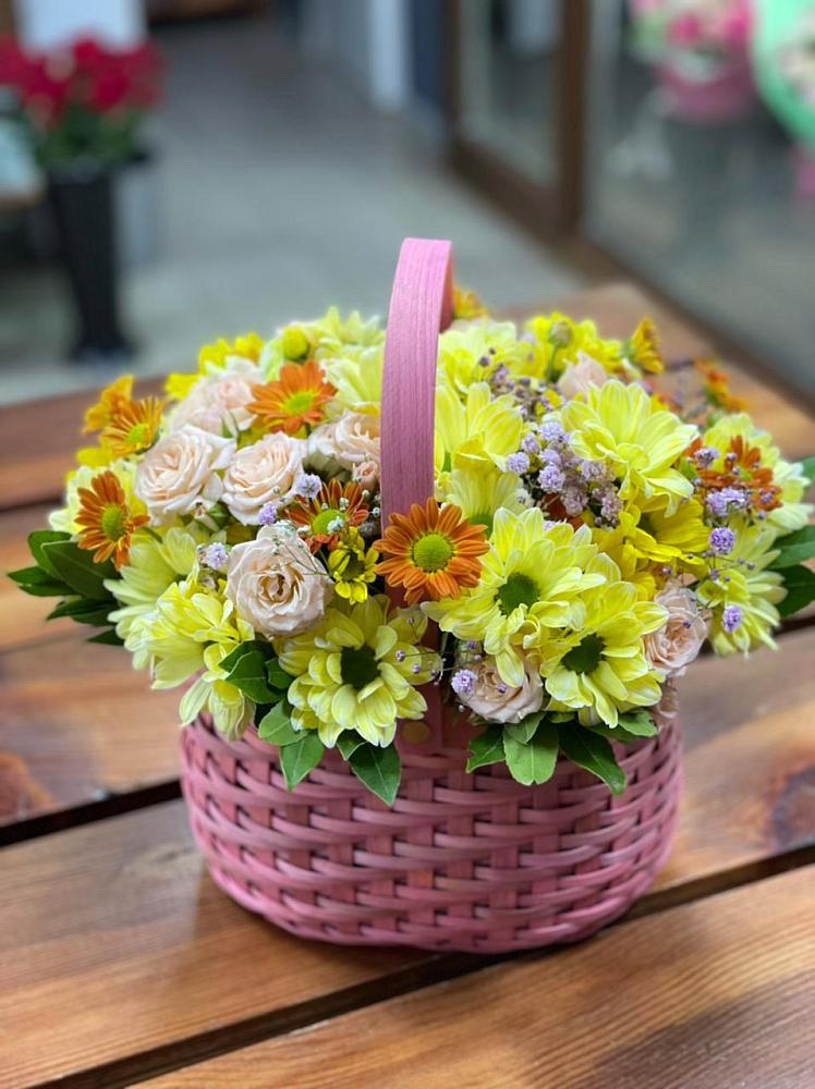 Цветочная композиция из Хризантемы и Розы в корзине в Выкса