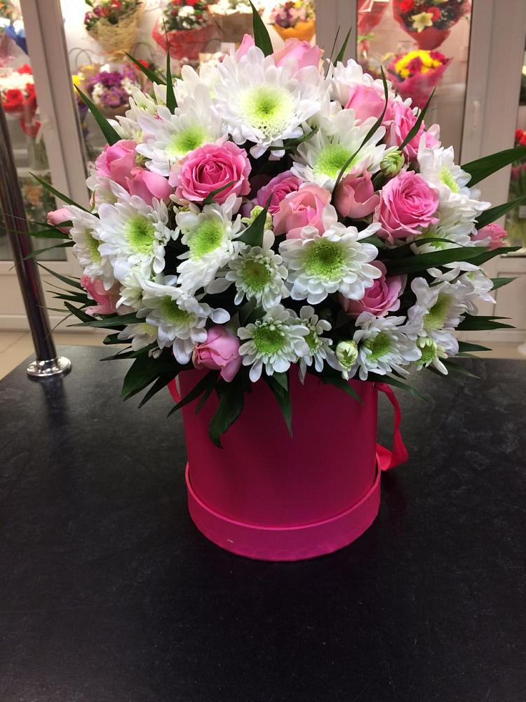 Цветочная композиция из Розы и Хризантемы в шляпной коробке в Выкса