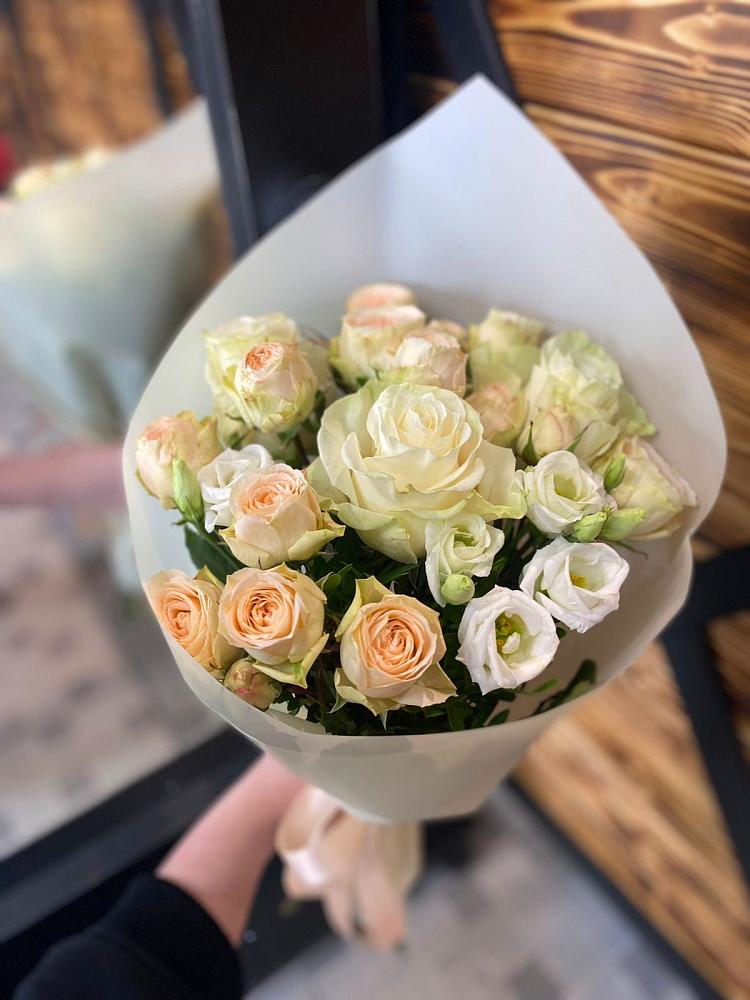 Букет цветов из: Розы и Лизиантусы в Выкса